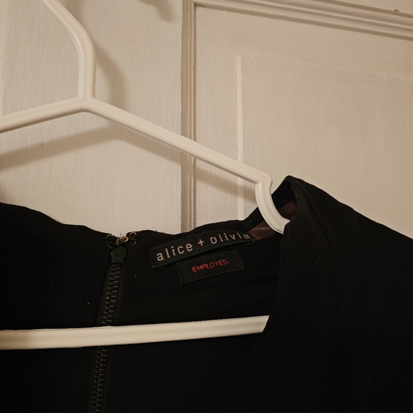 Alice + Olivia Barry' Short Sleeve V-Neck Boxy Shift Dress - Picture 6 of 8